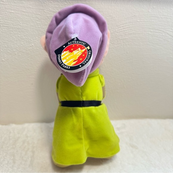 🔵 Disney Plush Dopey Dwarf Holding “Free Kiss’s” Sign - Picture 3 of 10